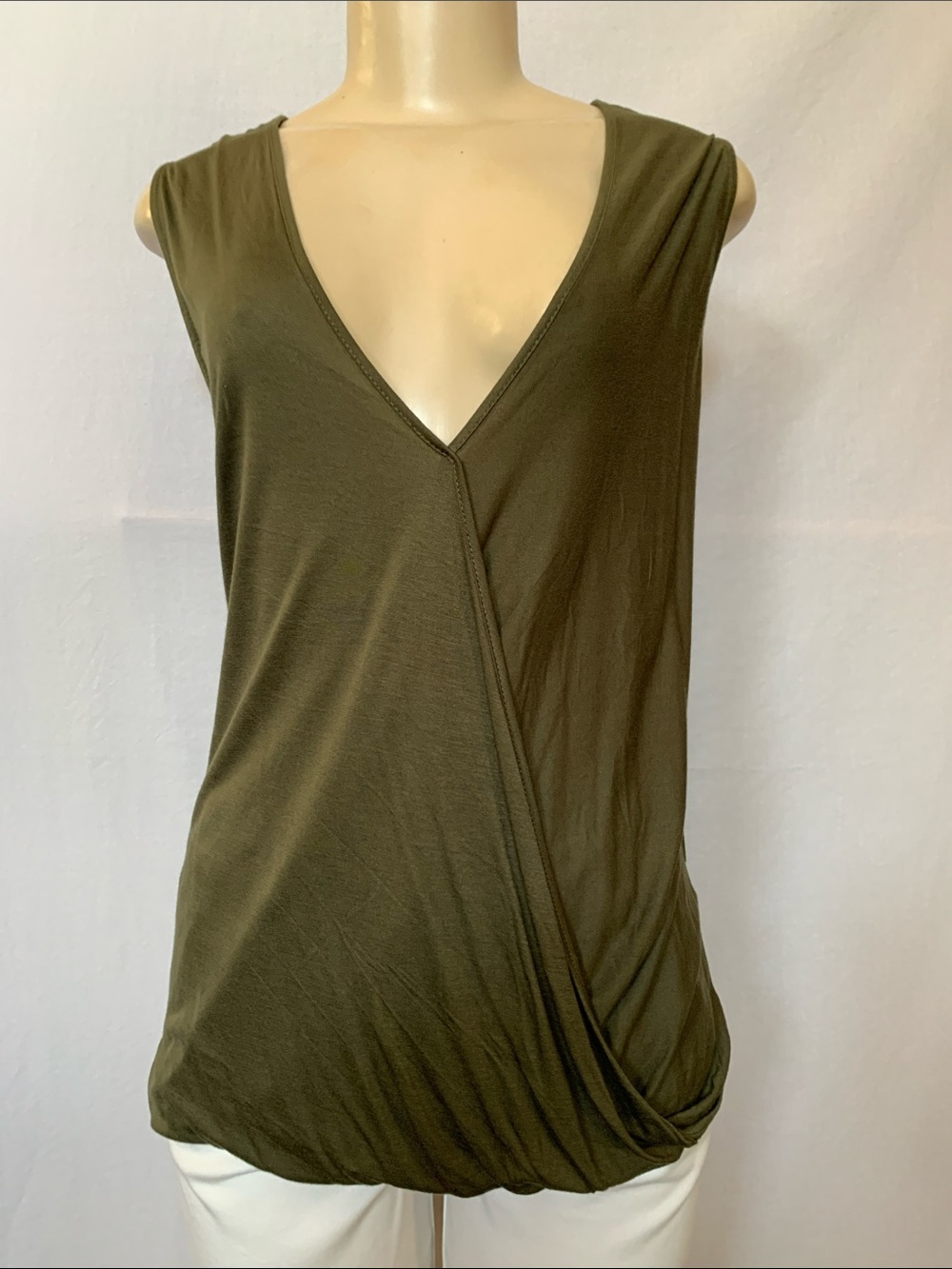 Paper + tee Sleeveless Olive Green V-Neck Wrap Tank Top Size Large NWT